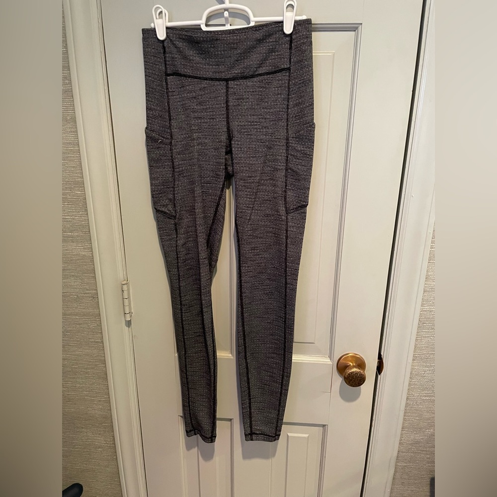 Lululemon 23” crop leggings. Herringbone pattern.